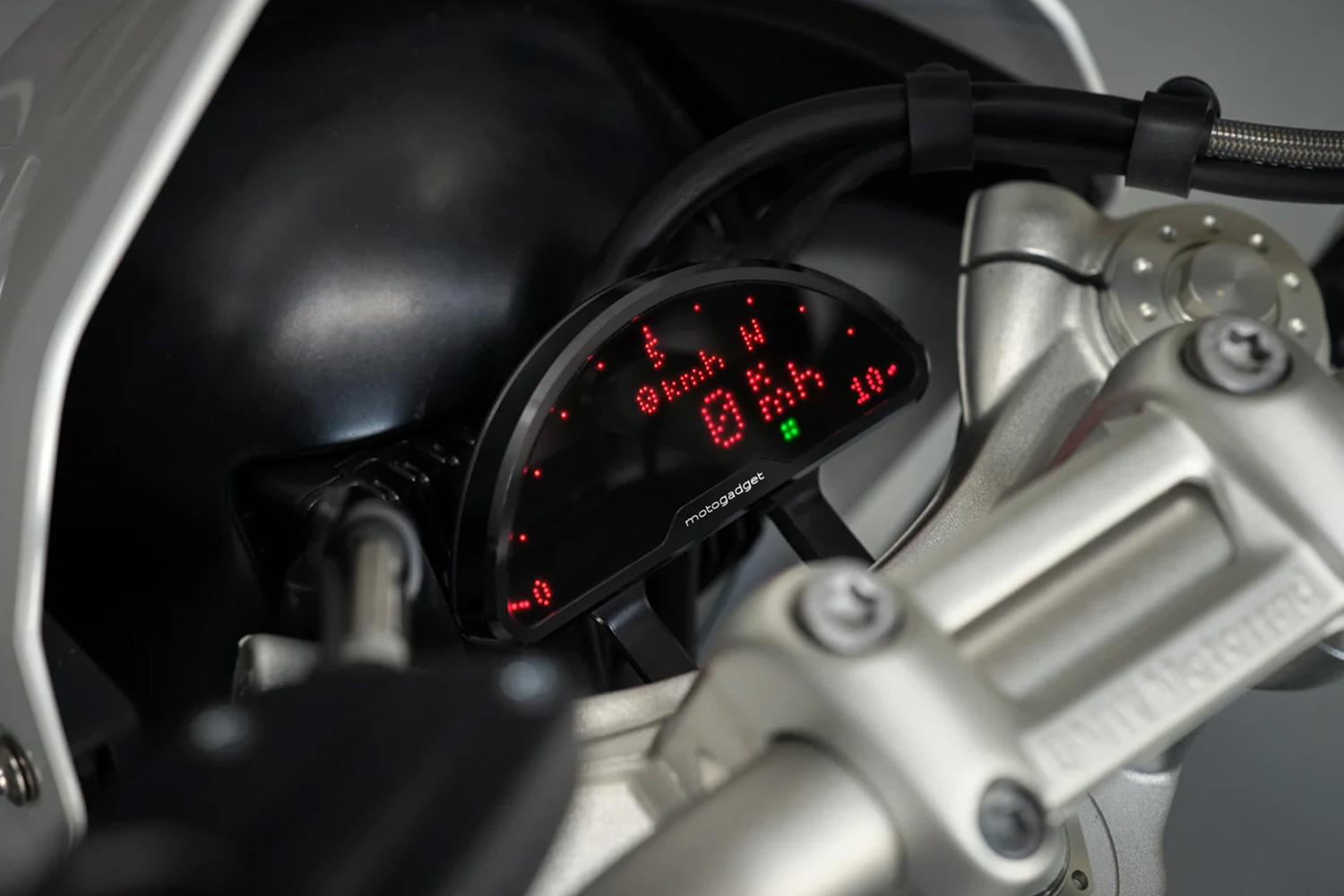 Plug & Ride Instrument Motogadget Motoscope Pro