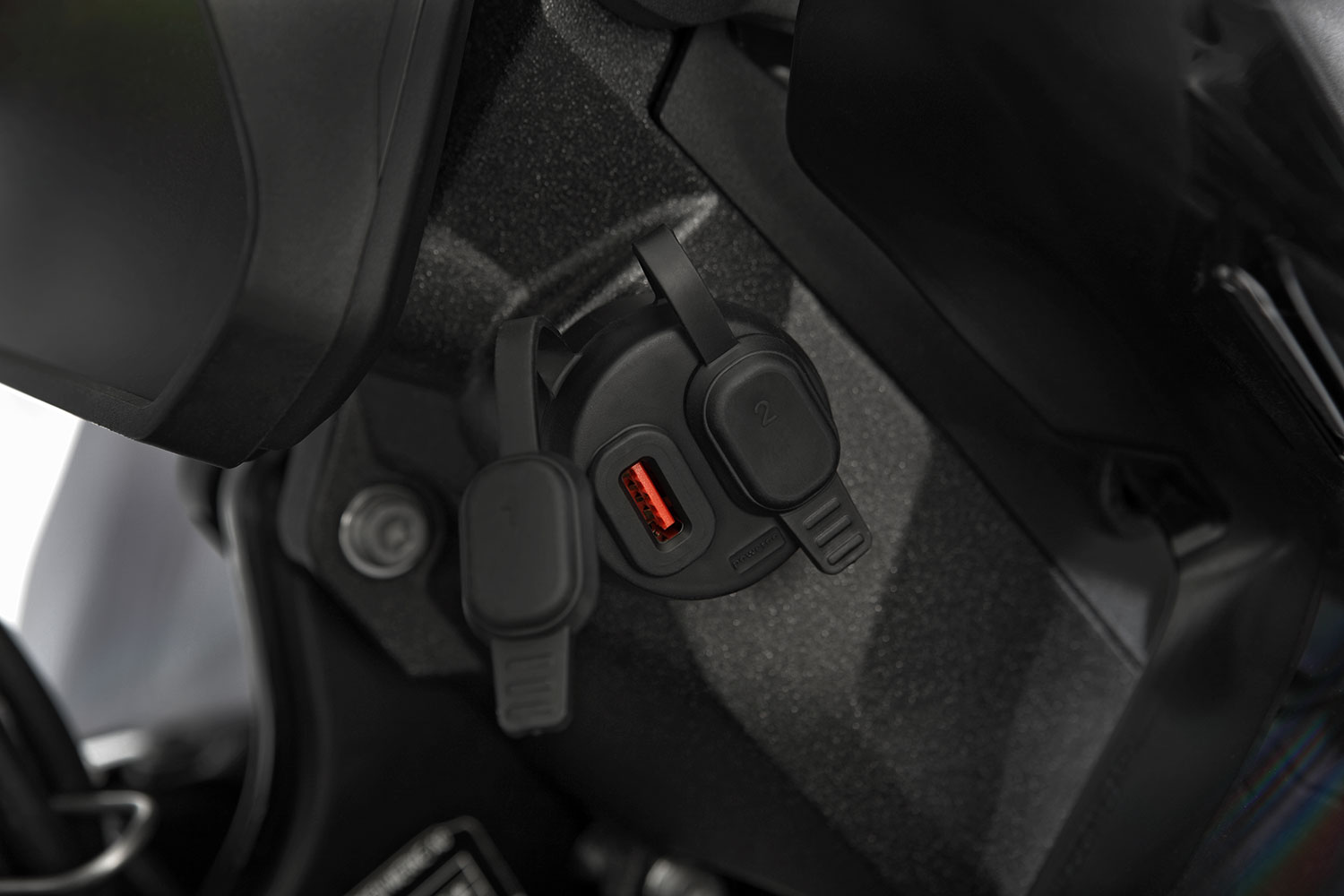 Wunderlich USB-Doppelsteckdose USB / USB-C mit Steckdosenverlegung R 1300 GS