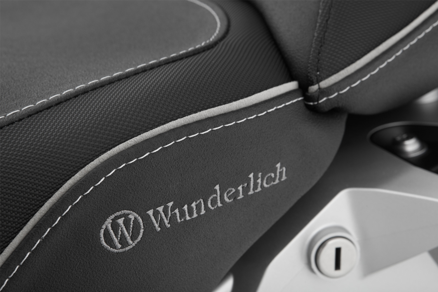 Wunderlich Fahrer Sitzbank AKTIVKOMFORT - mit Sitzheizung Smart Plug & Play