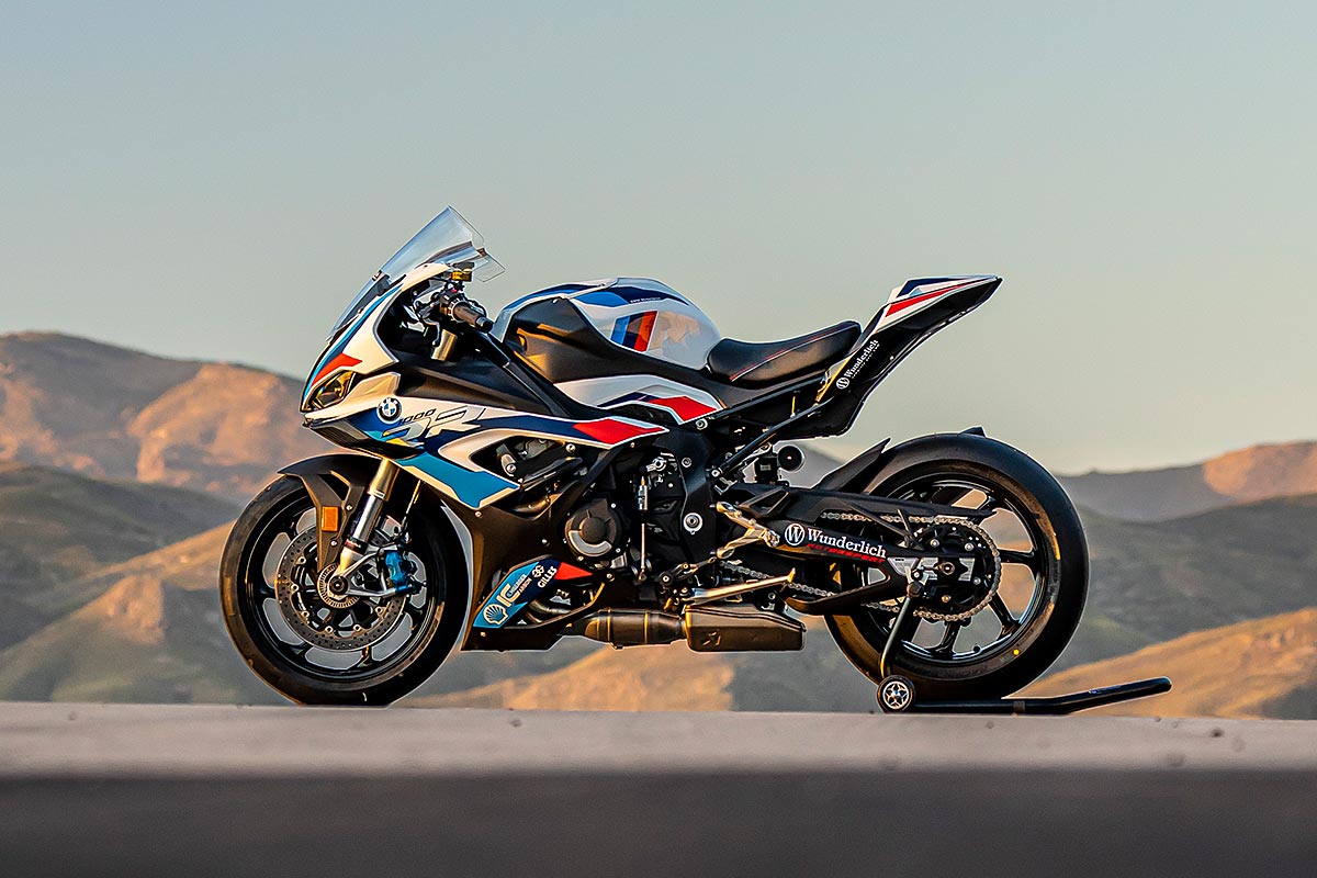 正規品／Wunderlich M1000RR S1000RR シート関連パーツ カーボンタンデムシートカバー（カーボン） ワンダーリッヒ バイク 送料無料 BMW S1000RR M1000RR 2024 対応 ウイング付きミラー エアロ